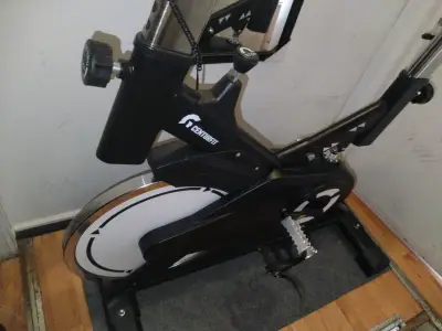 Bicicleta estática Centurfit negra - miniatura 1