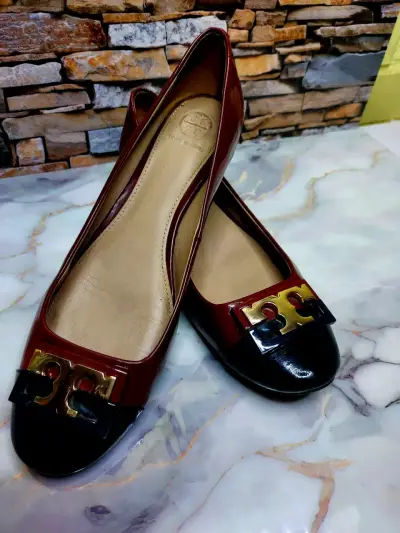 Zapatos TORY Burch planos bicolor elegantes - miniatura 1