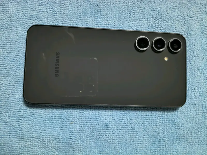 Samsung s24 fe - 4