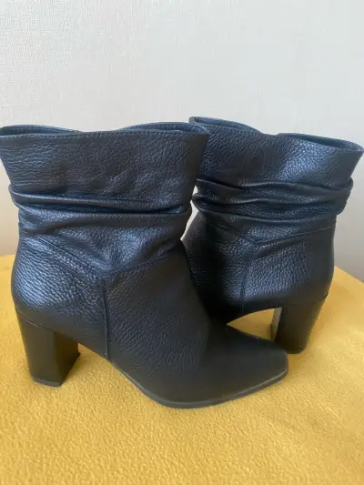 Botines negros de tacón alto - miniatura 1