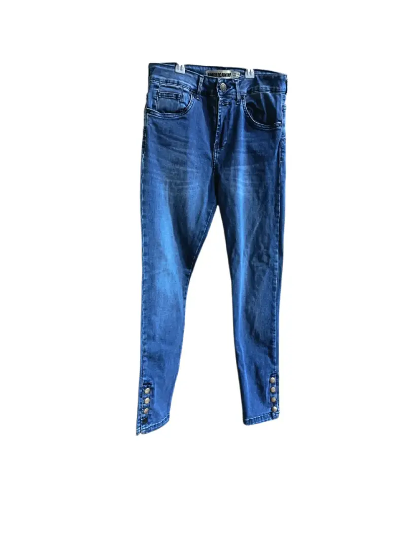 Jeans azul con botones laterales