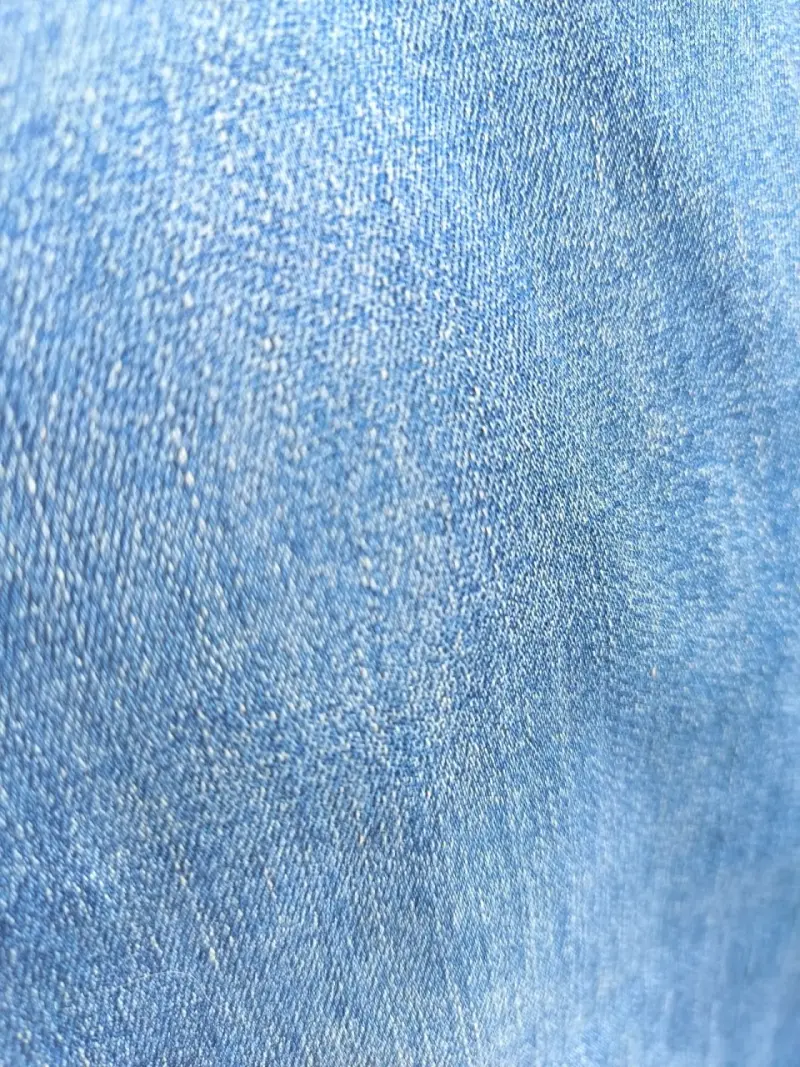 Jeans azul con botones laterales - 4