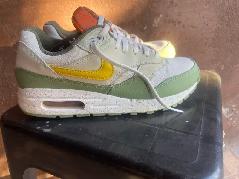 Zapatillas deportivas verde y blanco - 1