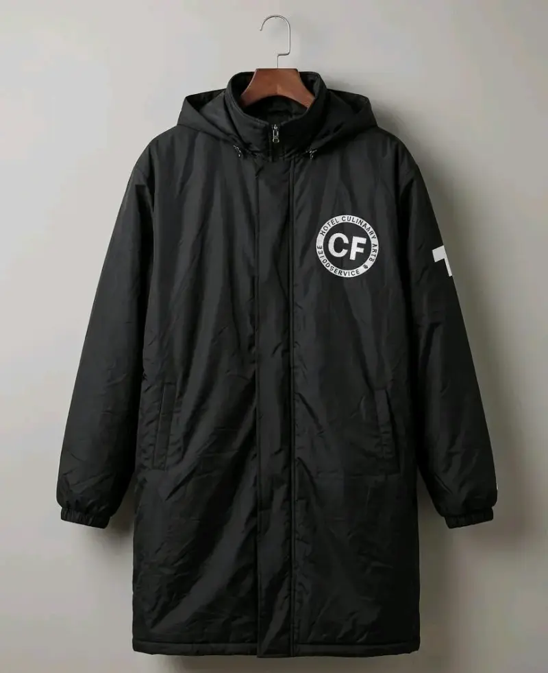 Parka negra con capucha