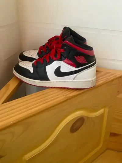 Zapatillas deportivas blancas y negras - miniatura 4