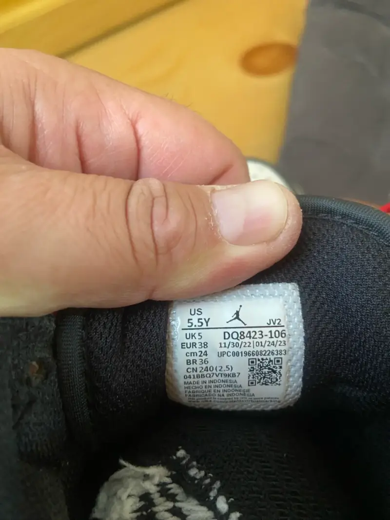 Zapatillas deportivas blancas y negras - 5