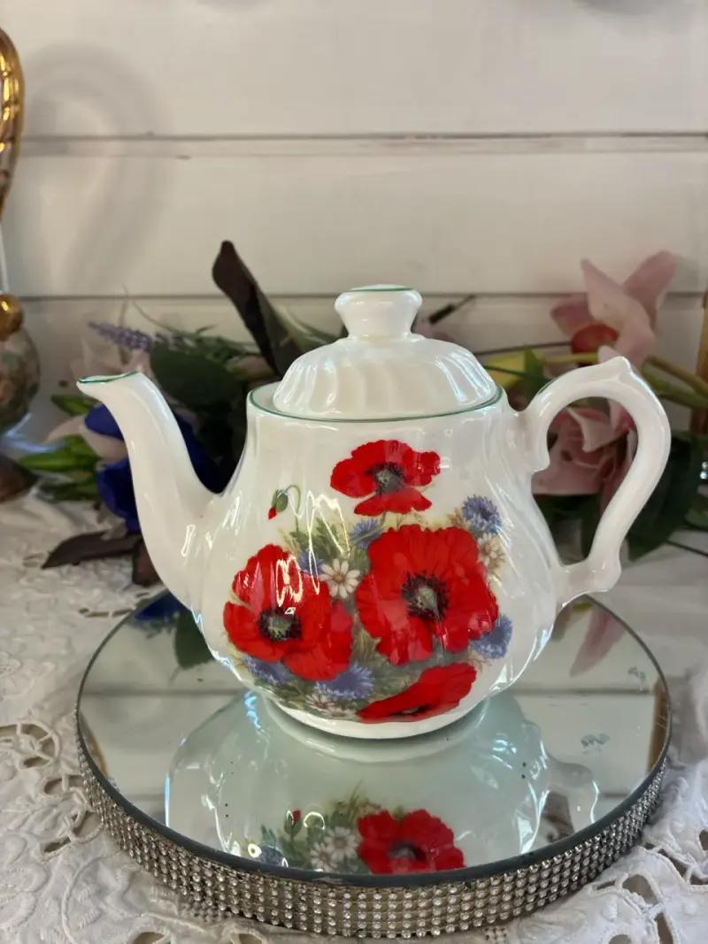Tetera de porcelana con flores - 1
