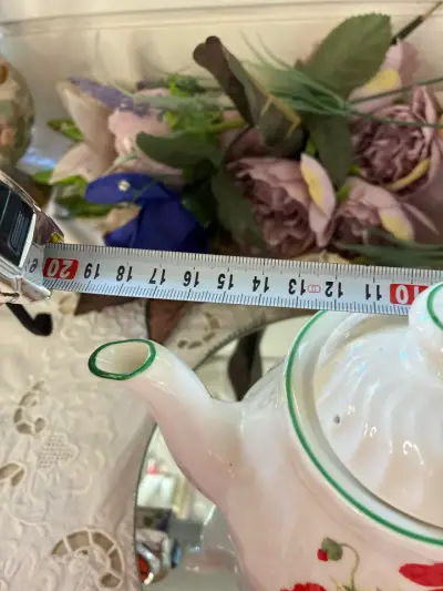 Tetera de porcelana con flores - miniatura 3