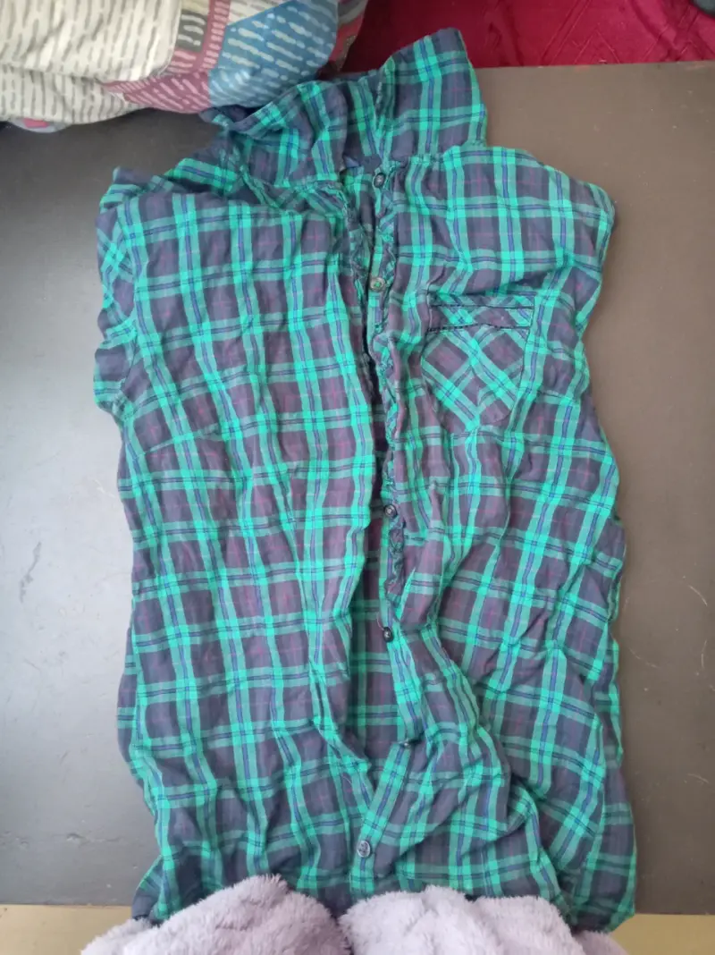 Camisa a cuadros negra y blanca y verde - 2