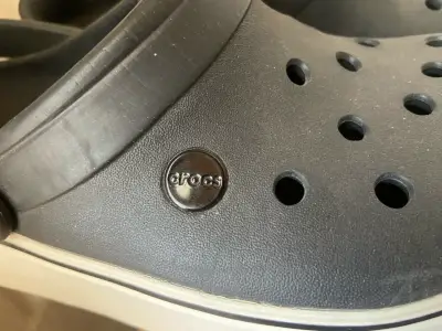 Zuecos negros Crocs - miniatura 1