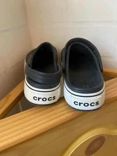 Zuecos negros Crocs - miniatura 4