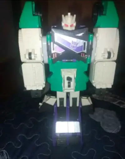 Juguete robot transformable vintage - miniatura 1