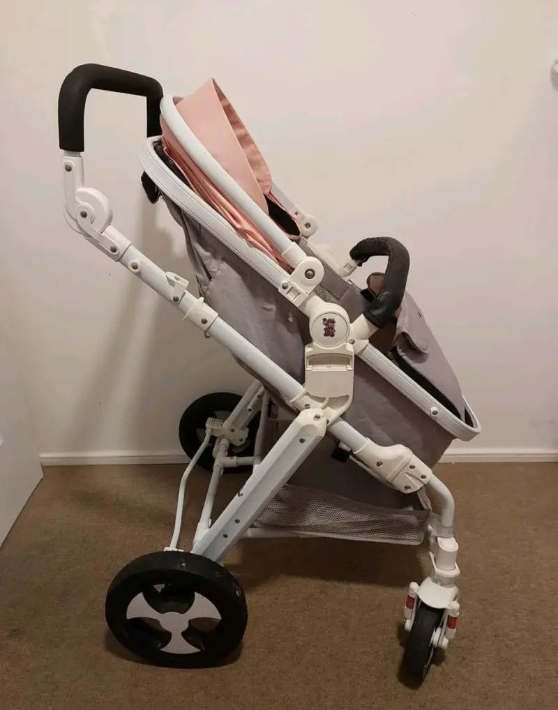 Coche para bebé rosa y gris - 2