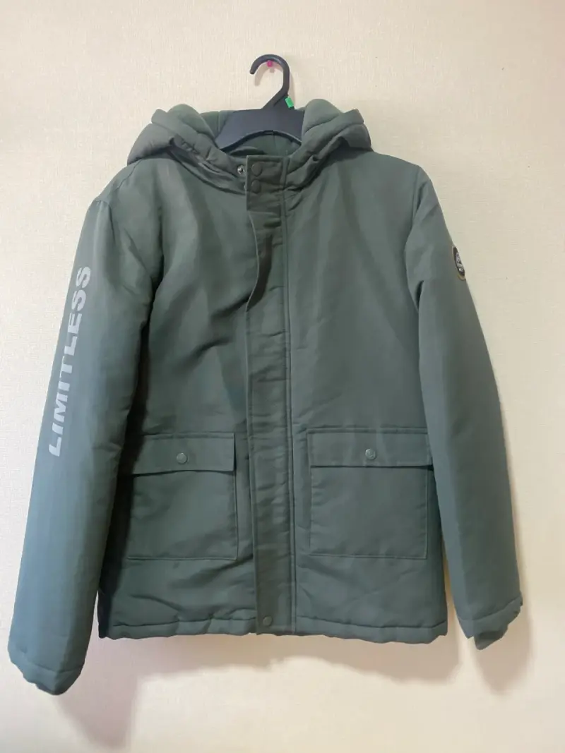 Parka verde con capucha firrada con polar - 1