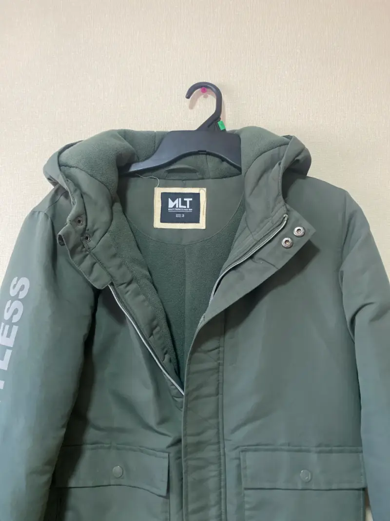 Parka verde con capucha firrada con polar - 3