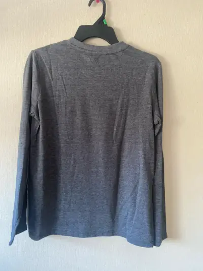 Polera gris con diseño rockero - miniatura 3