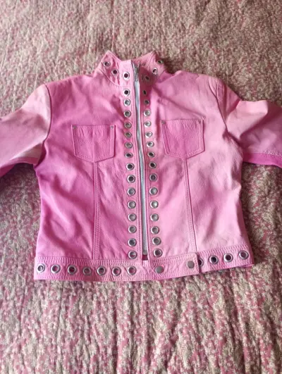 Chaqueta corta rosada con ojalesde cuero - miniatura 1