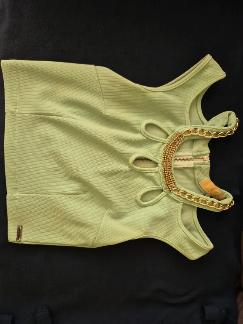 Top verde con cierre y cadenas - 2