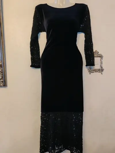 Vestido negro elegante con encaje - miniatura 1
