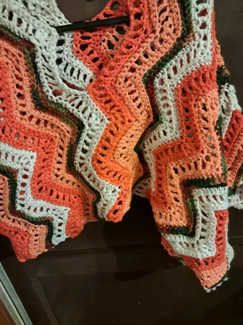 Poncho y tejido a crochet multicol lana reciclada - 3