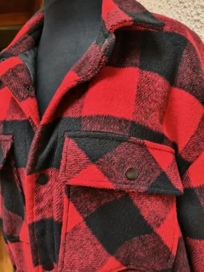 Camisa de franela roja y negra - miniatura 4