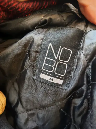 Camisa de franela roja y negra - miniatura 5