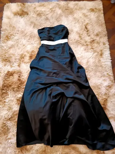 Vestido largo negro elegante - miniatura 2