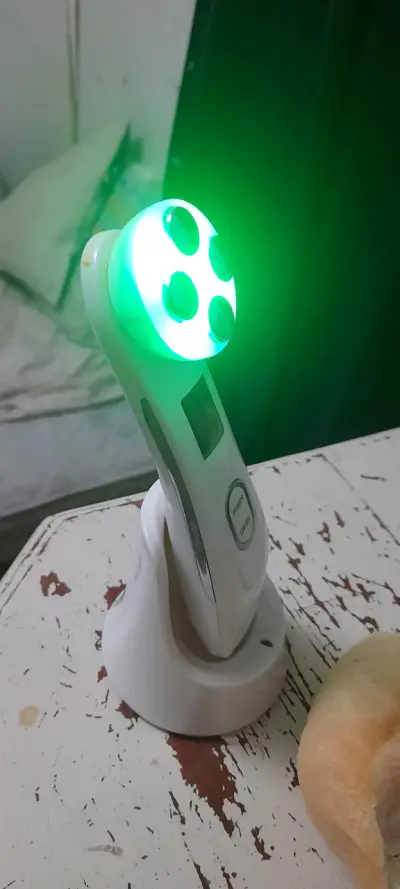 Dispositivo de terapia LED facial - miniatura 2