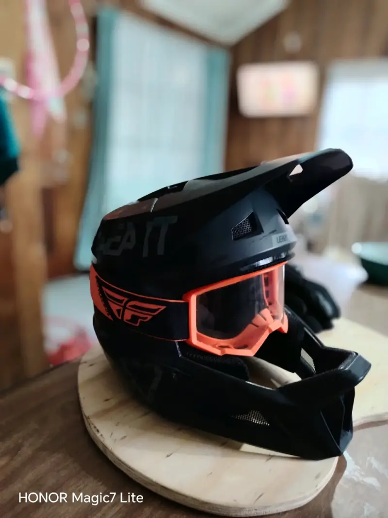 Casco enduro y motocross Leatt negro - 2