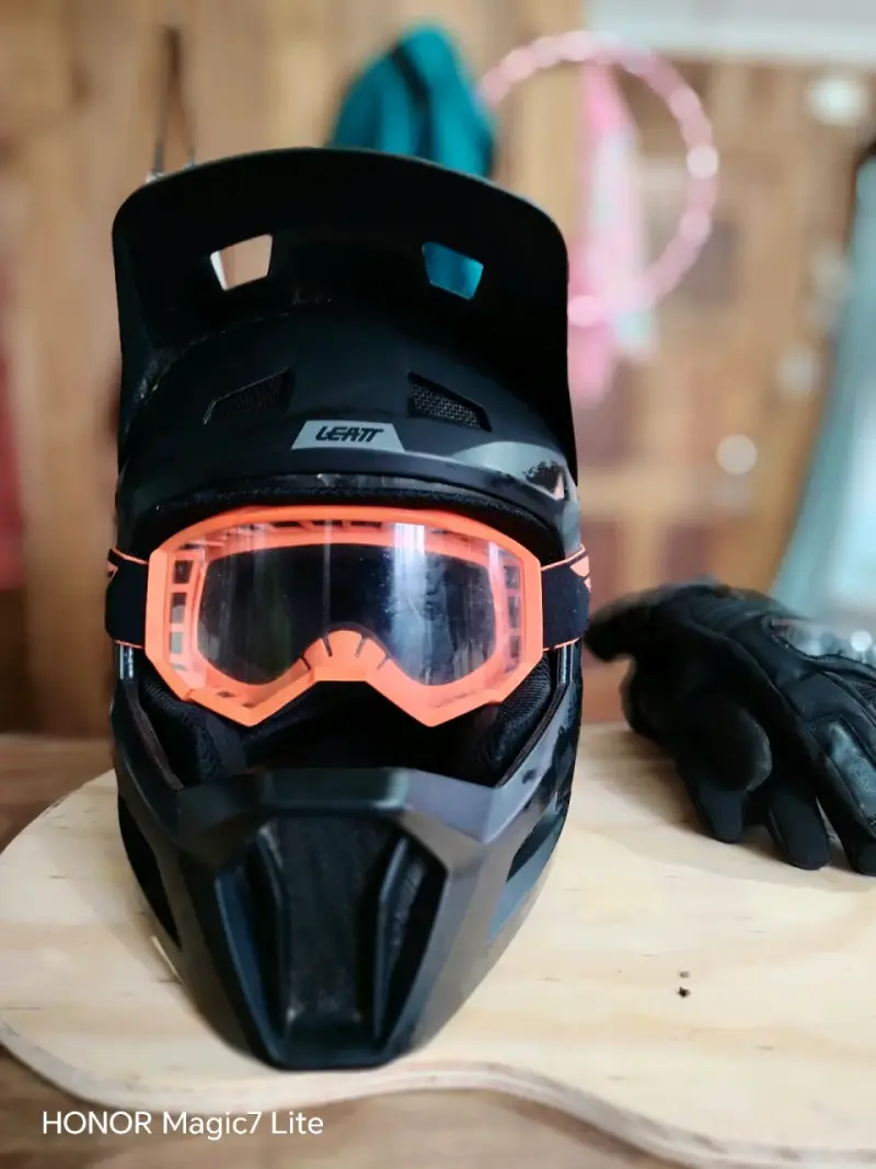 Casco enduro y motocross Leatt negro - 3