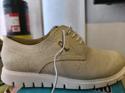 Zapatos beige con textura - miniatura 1