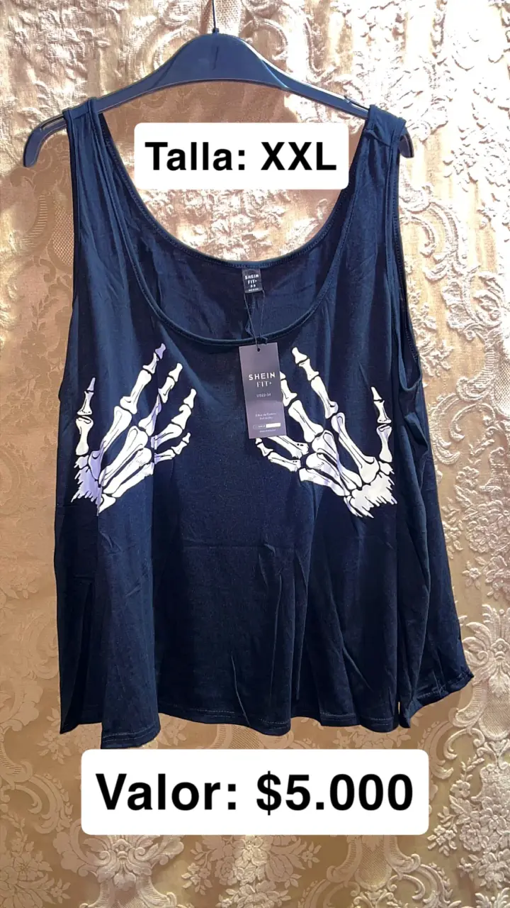 Polera negra con estampado de esqueletos shein