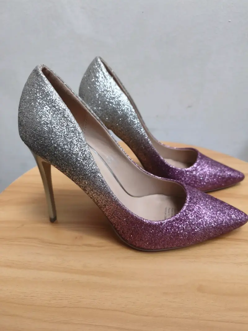 Tacones brillantes plateados y morados - 2