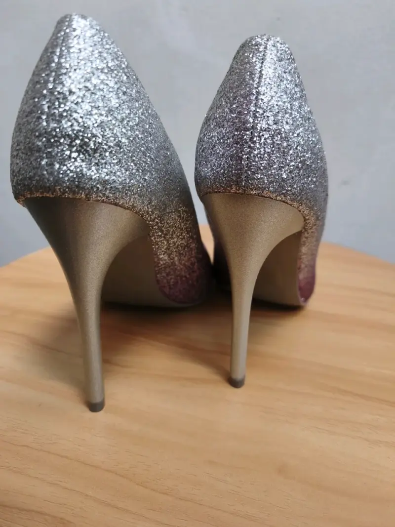 Tacones brillantes plateados y morados - 3