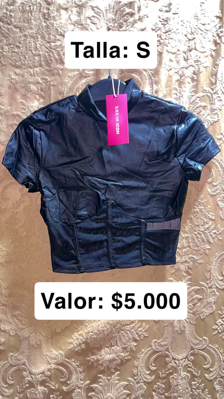 Polera negra Shein Icon