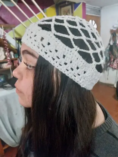 Gorro tejido a crochet - miniatura 1