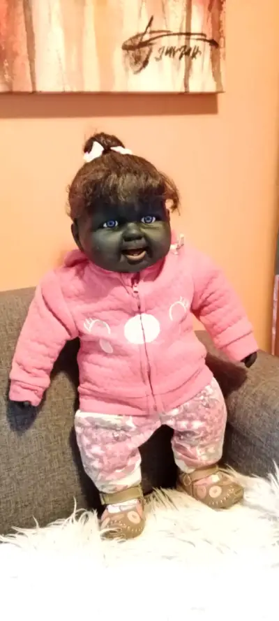 Muñeca realista - miniatura 1