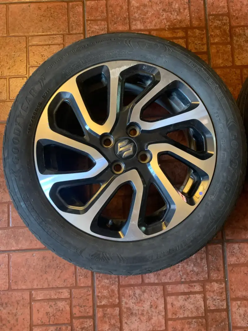 Llanta con neumáticos 195/55R16 Suzuki New Baleno - 2