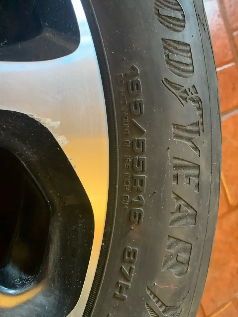Llanta con neumáticos 195/55R16 Suzuki New Baleno - 3