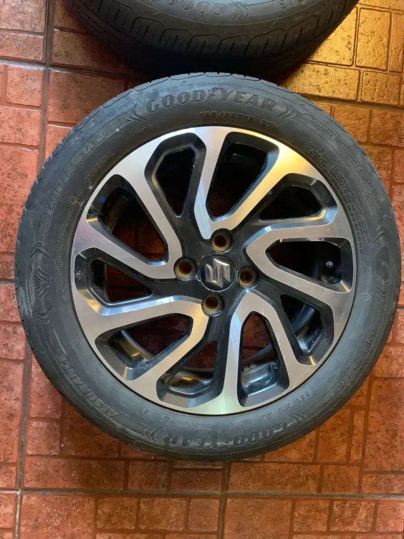 Llanta con neumáticos 195/55R16 Suzuki New Baleno - 4