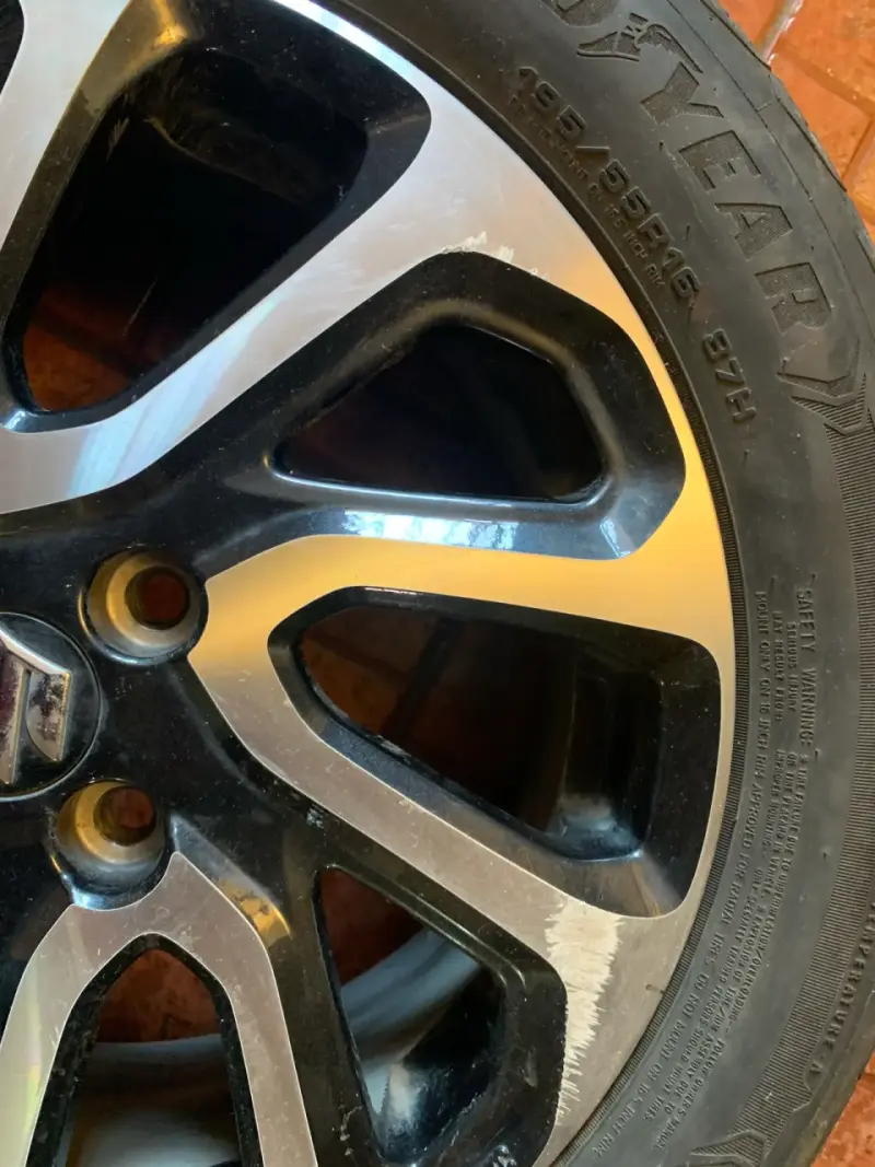 Llanta con neumáticos 195/55R16 Suzuki New Baleno - 5