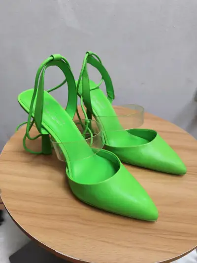 Tacones verdes con tiras - miniatura 2