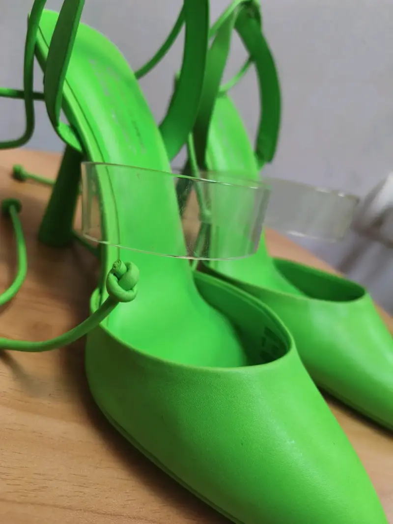 Tacones verdes con tiras - 3