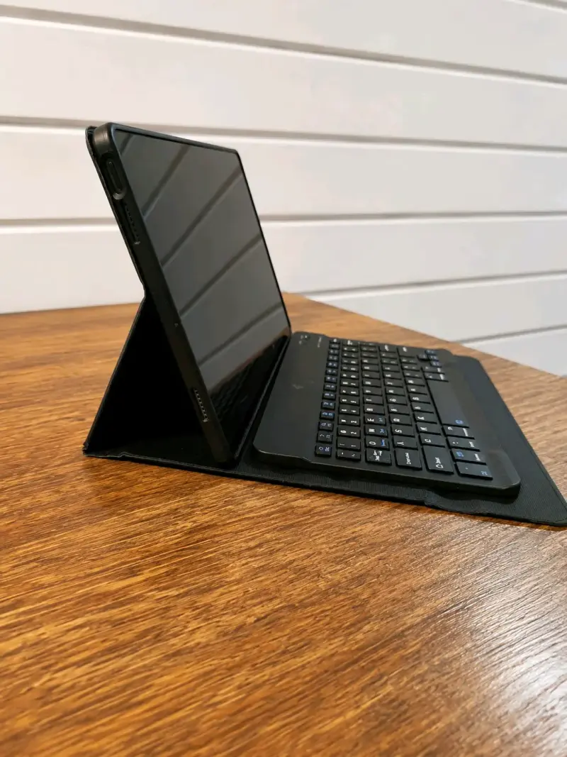 Tablet con teclado Bluetooth - 2