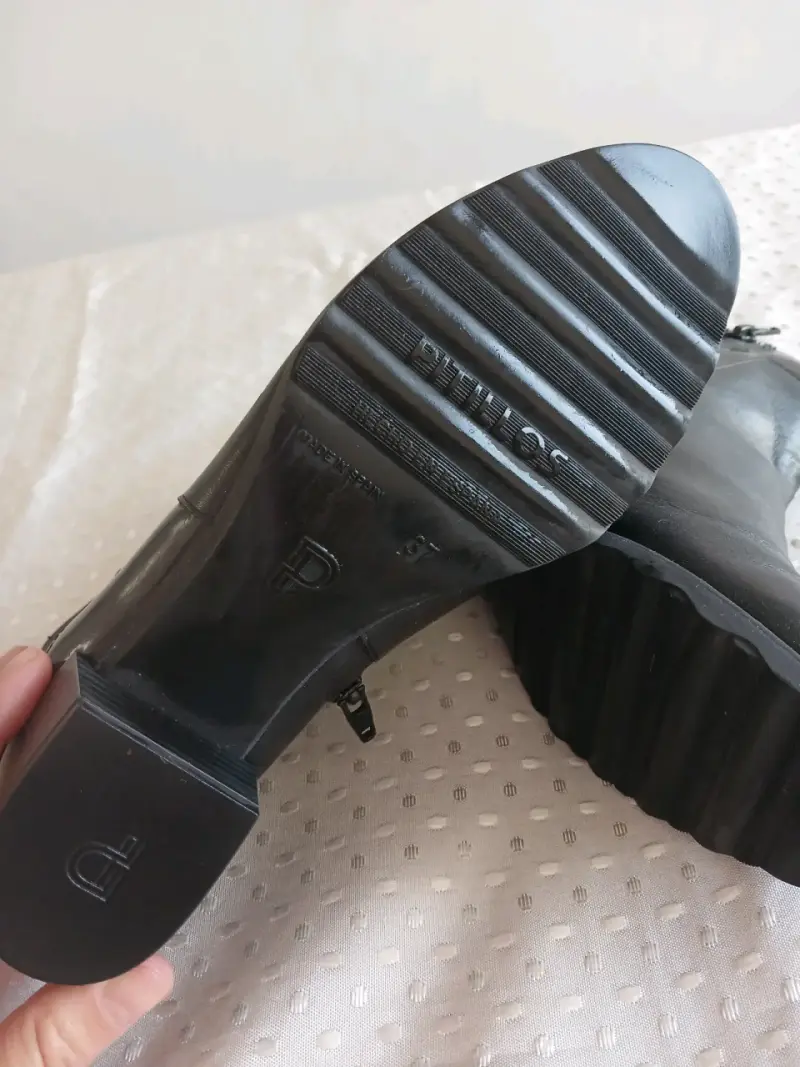 Botines negros de cuero con cierre - 2