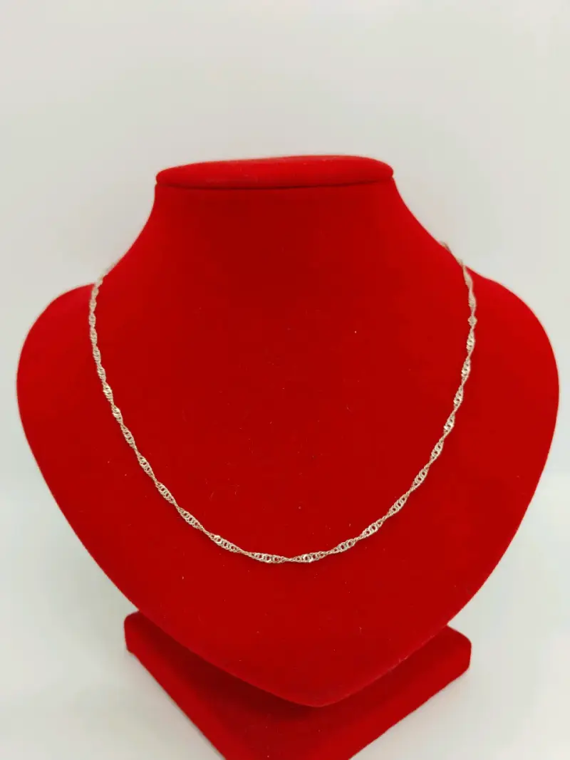 Cadena de plata delicada