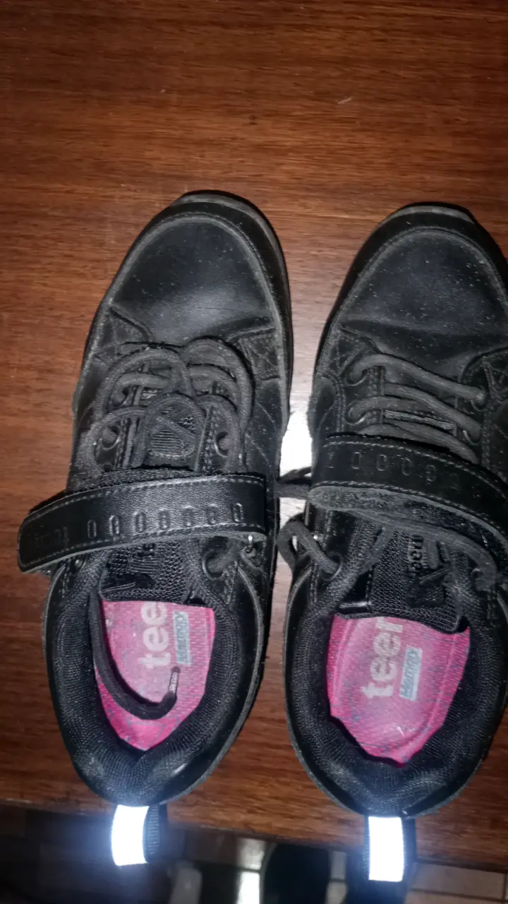 Zapatillas negras para niños - 1