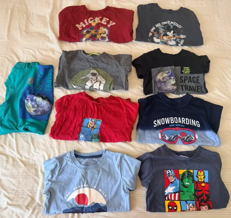 Lote de poleras infantiles estampadas