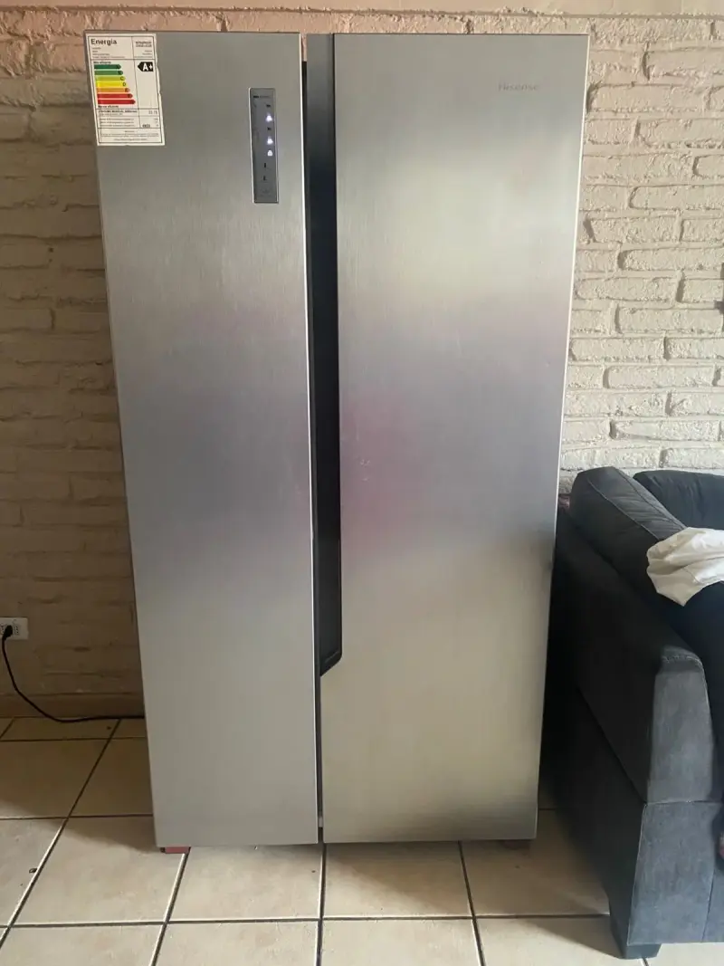 Refrigerador Hisense inox - 1