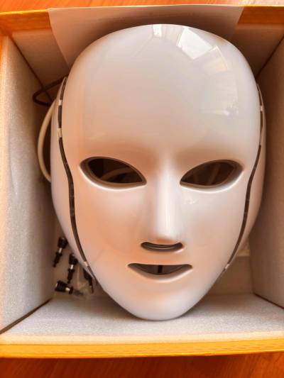 Máscara LED para cuidado facial - miniatura 1